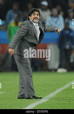 Head Coach Diego Armando Maradona of Argentina gestures during the FIFA World Cup group B soccer match between Argentina and Nigeria at Ellis Park Stadium in Johannesburg, South Africa, 12 June 2010. Photo: Ronald Wittek dpa Please refer to http://dpaq.de/FIFA-WM2010-TC Stock Photo