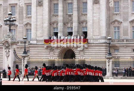 Members of Britain's Royal Family stand on the balcony of Buckingham Palace during the Trooping the Colour ceremony, in London, Britain, 12 June 2010. Trooping the Colour is a ceremony to honour the sovereign's official birthday, even though Britain's Queen Elizabeth, 82, was born on 21 April 1926. 1,100 soldiers from the Household Division take part in the ceremony. The parade com Stock Photo