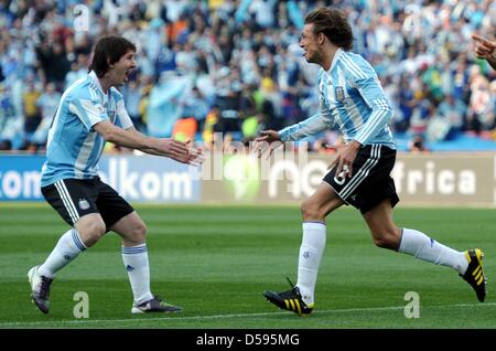 Gabriel Heinze (R) of Argentina celebrates with Lionel Messi after scoring the 1-0 lead during the FIFA World Cup group B soccer match between Argentina and Nigeria at Ellis Park Stadium in Johannesburg, South Africa, 12 June 2010. Photo: Ronald Wittek dpa Please refer to http://dpaq.de/FIFA-WM2010-TC  +++(c) dpa - Bildfunk+++ Stock Photo