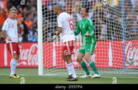 Denmark's goalkeeper Thomas Sorensen shouts after his team-mate Simon Poulsen scored an own-goal during the 2010 FIFA World Cup group E match between the Netherlands and Denmark at Soccer City stadium in Johannesburg, South Africa, 14 June 2010. Photo: Achim Scheidemann - Please refer to http://dpaq.de/FIFA-WM2010-TC  +++(c) dpa - Bildfunk+++ Stock Photo