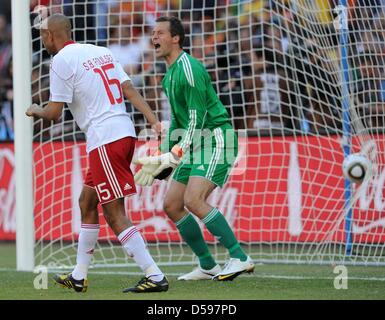 Denmark's goalkeeper Thomas Sorensen shouts after his team-mate Simon Poulsen scored an own-goal during the 2010 FIFA World Cup group E match between the Netherlands and Denmark at Soccer City stadium in Johannesburg, South Africa, 14 June 2010. Photo: Achim Scheidemann - Please refer to http://dpaq.de/FIFA-WM2010-TC  +++(c) dpa - Bildfunk+++ Stock Photo