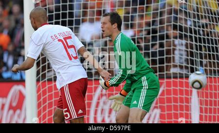 Denmark's goalkeeper Thomas Sorensen shouts after his team-mate Simon Poulsen scored an own-goal during the 2010 FIFA World Cup group E match between the Netherlands and Denmark at Soccer City stadium in Johannesburg, South Africa, 14 June 2010. Photo: Achim Scheidemann - Please refer to http://dpaq.de/FIFA-WM2010-TC  +++(c) dpa - Bildfunk+++ Stock Photo