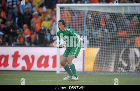 Goalkeeper Thomas Soerensen of Denmark gestures druing the 2010 FIFA World Cup group E match between the Netherlands and Denmark at Soccer City stadium in Johannesburg, South Africa, 14 June 2010. Photo: Ronald Wittek dpa - Please refer to http://dpaq.de/FIFA-WM2010-TC Stock Photo