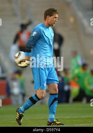 Goalkeeper Maarten Stekelenburg of the Netherlands during the 2010 FIFA World Cup group E match between the Netherlands and Denmark at Soccer City stadium in Johannesburg, South Africa, 14 June 2010. Photo: Ronald Wittek dpa - Please refer to http://dpaq.de/FIFA-WM2010-TC Stock Photo