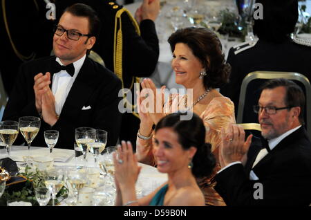 Bridegroom Daniel Westling (L-R), Queen Silvia of Sweden, the bridegroom's father Olle Westling and Filippa Reinfeldt, wife of the Swedish Prime Minister, applaud during at the goverment dinner at the Eric Ericson Hall in Skeppsholmen, one of the islands of Stockholm, on the occasion of the wedding of Crown Princess Victoria of Sweden and Daniel Westling, Stockholm, Sweden, June 18 Stock Photo