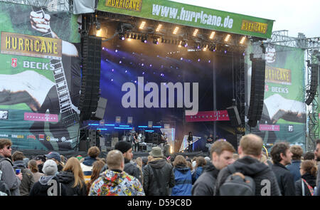 Spectators see British rock band Skunk Anansie perform at Hurricane festival in Scheessel, Germany, 19 June 2010. Photo: CARMEN JASPERSEN Stock Photo