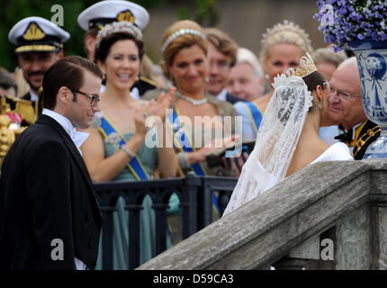 King Carl XVI Gustaf of Sweden (R) welcomes his daughter Crown Princess Victoria of Sweden and Prince Daniel of Sweden, the Duke of Vastergotland, on the balcony of the Royal Palace after their wedding in Stockholm, Sweden, 19 June 2010. Photo: CARSTEN REHDER Stock Photo