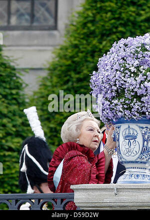 Queen Beatrix of the Netherlands smile on the balcony of the Royal Palace after the wedding of Sweden's Crown Princess Victoria and Prince Daniel, the Duke of Vastergotland, in Stockholm, Sweden, 19 June 2010. Photo: Patrick van Katwijk Stock Photo