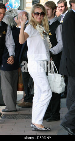 Princess Mabel of the Netherlands arrives for the wedding of Crown ...