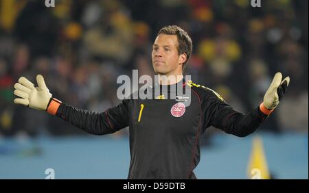 Goalkeeper Thomas Soerensen of Denmark gestures during the FIFA World Cup 2010 group E match between Cameroon and Denmark at Loftus Versfeld Stadium in Pretoria, South Africa 19 June 2010. Photo: Ronald Wittek dpa - Please refer to http://dpaq.de/FIFA-WM2010-TC Stock Photo