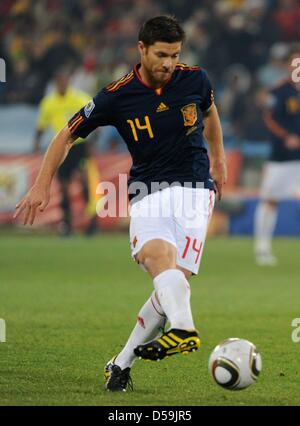 Spain's Xabi Alonso during the 2010 FIFA World Cup group H match between Chile and Spain at Loftus Versfeld Stadium in Pretoria, South Africa 25 June 2010. Photo: Marcus Brandt dpa - Please refer to http://dpaq.de/FIFA-WM2010-TC Stock Photo