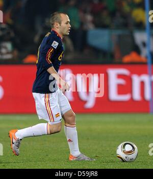Spain's Andres Iniesta during the 2010 FIFA World Cup group H match between Chile and Spain at Loftus Versfeld Stadium in Pretoria, South Africa 25 June 2010. Photo: Marcus Brandt dpa - Please refer to http://dpaq.de/FIFA-WM2010-TC Stock Photo
