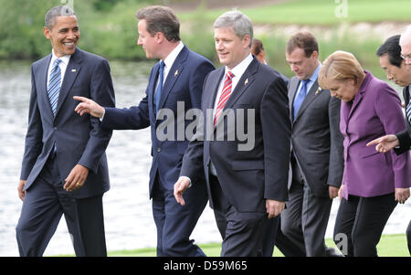 US President Barack Obama, British Prime Minister David Cameron, Canadian Prime Minister Stephen Harper, Russian President Präsident Dmitry Medvedev, German Chancellor Angela Merkel, and Japanese Prime Minister Naoto Kan (L to R) get together during the G8 Summit in Huntsville, Canada, 25 June 2010. The heads of government of the World's leading economic nations gather in the Musko Stock Photo