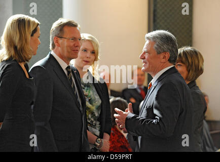 Presidential candidates Christian Wulff (2-L), his wife Bettina Wulff(L), his daughter from first marriage Annalena (C), presidential candidate Joachim Gauck (2-R) and his partner Daniela Schadt (R) arrive for an ecumenical church service ahead of the election of the German President in Berlin, Germany, 30 June 2010. The German President is elected by the Federal Convention. Photo: Stock Photo