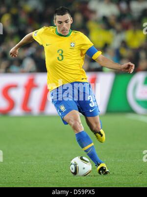 Brazil's Lucio during the 2010 FIFA World Cup Round of Sixteen match between Brazil and Chile at the Ellis Park Stadium in Johannesburg, South Africa 28 June 2010. Photo: Marcus Brandt dpa - Please refer to http://dpaq.de/FIFA-WM2010-TC Stock Photo