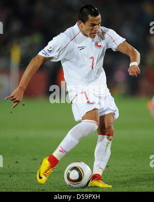 Chile's Alexis Sanchez during the 2010 FIFA World Cup Round of Sixteen match between Brazil and Chile at the Ellis Park Stadium in Johannesburg, South Africa 28 June 2010. Photo: Marcus Brandt dpa - Please refer to http://dpaq.de/FIFA-WM2010-TC Stock Photo