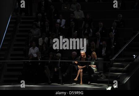 Before the third ballot of the presidential election by the Federal Convention, the wife of the presidental candidate of the Christian Democratic Union and the Liberal Party, Bettina Wulff, is hit by a ray of sun in the Chamber of the Bundestag in Berlin, Germany on 30 June 2010. Photo: Rainer Jensen Stock Photo