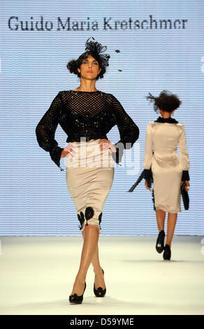 Models walks on the catwalk during a show of the label Guida Maria Kretschmer in Berlin, Germany, 7 July 2010. Until 11 July, trends for the season Spring/Summer 2010 are presented in the course of the Fashion Week Berlin. Photo: Soeren Stache Stock Photo