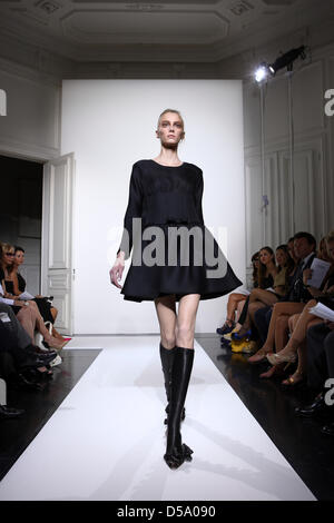 A model presents a creation of Valentino's Fall/Winter 2010/2011 Haute Couture collection during the Paris Fashion Week in Paris, France, 7 July 2010. The Fall-Winter 2010/11 collections are presented between 05 and 08 July 2010. Photo: Hendrik Ballhausen Stock Photo