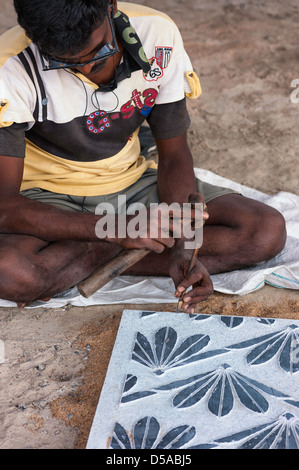 Sculptor at work on a piece of granite following on from ancient Tamil tradition in Mamallapuram, Tamil Nadu, India. Stock Photo
