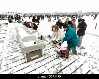 People walk on the frozen Alster Stock Photo: 76341722 - Alamy