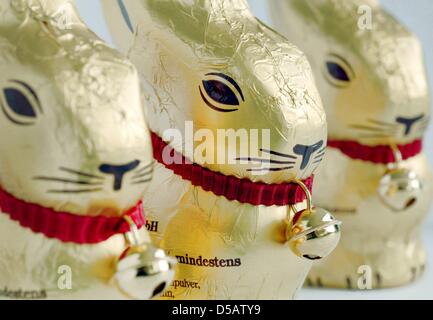 (file) - A file picture dated 03 March 2005 features chocolate bunnies of 'Lindt & Spruengli'. The neverending dispute about the 'Golden bunny' of chocolate will continue. The Federal Supreme Court (BGH) overruled a decision by the Higher Regional Court (OLG) of Frankfurt, in a verdict published 16 July 2010. The case was re-directed for rehashing to the OLG. The highest German Cou Stock Photo