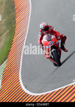 Australia's MotoGP rider Casey Stoner of Ducati leans into a corner during Qualifying session on Sachsenring circuit in Hohenstein-Ernstthal, Germany, 17 July 2010. Yamaha's Lorenzo will start from pole position in the MotoGP Grand Prix of Germany that is held on 18 July. Photo: JAN WOITAS Stock Photo