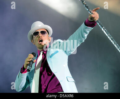 German musician Jan Delay performs with his band Disko No.1 at Das Fest open-air festival in Karlsruhe, Germany, 23 July 2010. Photo: Uli Deck Stock Photo