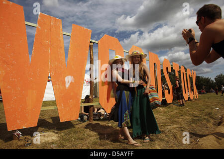 (dpa file) A file picture dated 31 July 2009 of twins during Woodstock Festival in Kostrzyn, Poland. Some 400,000 visitors are expected to the 16th edition of Kostrzyn's Woodstock Festival taking place the upcoming weekend until 02 August 2010. With respect to the recent Love Parade tragedy in Duisburg the security concept for the festival is revised. Photo: Hannibal Stock Photo