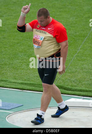 German shot putter Ralf Bartels lifts an arm in celebration of his win at the Olympic stadium Lluis Companys during the European Athletics Championships in Barcelona, Spain, 30 July 2010. Photo: Bernd Thissen Stock Photo