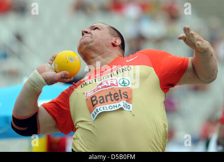 German shot putter Ralf Bartels throws at the Olympic stadium Lluis Companys during the European Athletics Championships in Barcelona, Spain, 30 July 2010. He has qualified for the finals. Photo: Rainer Jensen Stock Photo