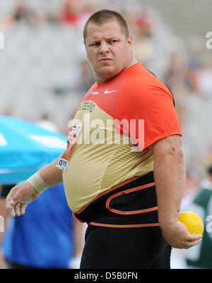 German shot putter Ralf Bartels throws at the Olympic stadium Lluis Companys during the European Athletics Championships in Barcelona, Spain, 30 July 2010. He has qualified for the finals. Photo: Rainer Jensen Stock Photo