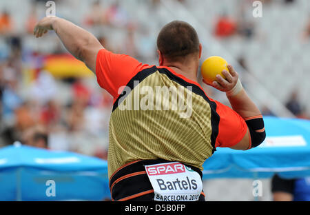 German shot putter Ralf Bartels throws at the Olympic stadium Lluis Companys during the European Athletics Championships in Barcelona, Spain, 30 July 2010. He has qualified for the finals. Photo: Rainer Jensen Stock Photo