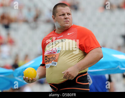 German shot putter Ralf Bartels throws at the Olympic stadium Lluis Companys during the European Athletics Championships in Barcelona, Spain, 30 July 2010. He has qualified for the finals. Photo: Rainer Jensen Stock Photo