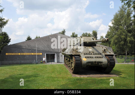 (dpa file) - A Jackson tank stands in front of the ?Bastogne Historical Center? at the Mardasson memorial in Bastogne, Belgium, June 2009. The memorial was inducted on 16 July 1955 and remembers the US casualties of the Battle of the Bulge in 1944/1945. The memorial is shaped like a star with engravings of all US states and includes a museum. Photo: Romain Fellens Stock Photo