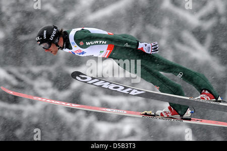 German Ronny Ackermann is airborne during the ski jump competition of the nordic combined world cup event at the 'Rennsteig' jump in Oberhof, Germany, 03 January 2010. Four times world champion Ackermann will not compete in 10km cross country skiing heat due to a slight cold, a slow track and heavy snowfall . Photo: HENDRIK SCHMIDT Stock Photo