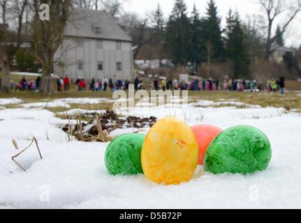 Weimar, Germany. 28th March 2013. Coloured Easter eggs lie in the snow in front of Goethe's summer house at Ilm Park in Weimar, Germany, 28 March 2013. The traditional 'Easter bunny egg hunt' started off the Easter festivities in Weimar. Photo: MARTIN SCHUTT/dpa/Ģ����ý Live News Stock Photo
