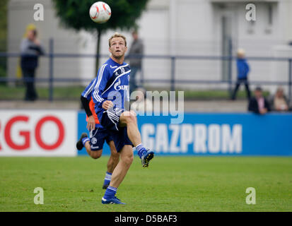 FC Schalke 04's soccer player Ivan Rakitic participates in the training session of Bundesliga soccer club FC Schalke 04 in Gelsenkirchen, Germany, 18 August 2010. Photo: Rolf Vennenbernd Stock Photo