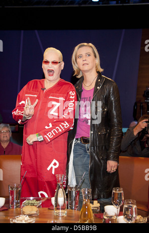 Hella von Sinnen und Cornelia Scheel at 'NDR Talk Show' Studio 5. Hamburg, Germany - 18.11.2011 Stock Photo