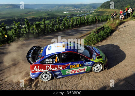 Finns Jari-Matti Latvala and co-driver Mikka Anttila race in their Ford Focus RS WRC in the Mosel vineyards during the special stage 'Moselwein' at the ADAC Rallye Germany near Kluesserath, Germany, 22 August 2010. Photo: Harald Tittel Stock Photo