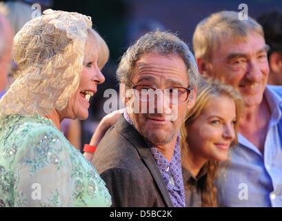 Actress Elke Sommer (L-R), director Dani Levy, actress and singer Yvonne Catterfeld and actor Gottfried John attend the premiere of their new film 'Life is too long' (Original title: Das Leben ist zu lang') in Berlin, Germany, 23 August 2010. The film will start in German cinemas on 26 August 2010. Photo: Jens Kalaene Stock Photo