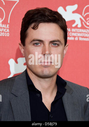 Actor Casey Affleck attends the photocall of 'I'm Still Here' during the 67th Venice International Film Festival at Palazzo del Casino in Venice, Italy, 06 September 2010. Photo: Hubert Boesl Stock Photo