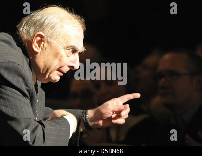 (FILE) - A picture dated 08 February 2009 shows Claude Chabrol welcoming the audience prior to his honour in Berlin, Germany. The French director has died. Paris' townhall reported on 12 September 2010 that the past master of cinema died at the age of 80 years. Photo: Soeren Stache Stock Photo