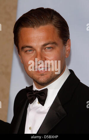Leonardo DiCaprio in The Basketball Diaries pose kneeling in street 24x36  Poster - Walmart.com