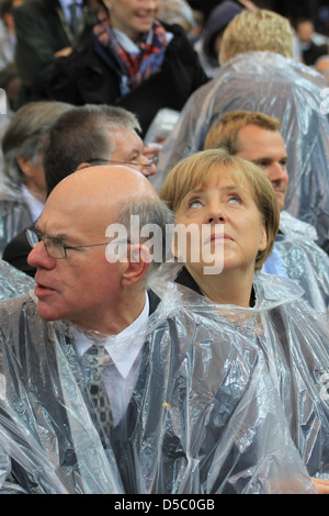 Norbert Lammert Christian Wulff Bettina Wulff Angela Merkel celebrating the Mass of Pope Benedict XVI at olympic stadium Stock Photo