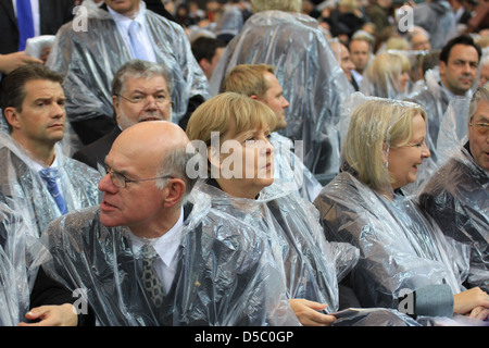 Norbert Lammert Christian Wulff Bettina Wulff Angela Merkel celebrating the Mass of Pope Benedict XVI at olympic stadium Stock Photo