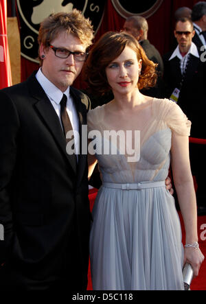 US actress Vera Farmiga (R) and her husband Renn Hawkey (L) attend the 16th Annual Screen Actor's Guild (SAG) Awards at the Shrine Auditorium in Los Angeles, California, USA, 23 January 2010. The Screen Actors Guild honours excellence in five film and eight prime time television categories. Photo: Hubert Boesl Stock Photo