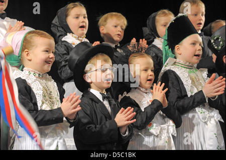 Boys and girls celebrate the Sorbian custom 'Praci Kwas', the 'Birds' Wedding', at the kindergarten in Crostwitz near Bautzen, Germany, 25 January 2010. They wear traditional costumes and sing the song 'The Birds' Wedding' in Sorbian. Every year in the night of 25 January, children put a plate on the windowsill which will be filled with pastries and sweets in the morning - the bird Stock Photo