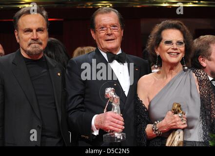 Actors Franco Nero (L-R), Roger Moore and Claudia Cardinale and Mario Adorf pictured during the award ceremony of the DIVA Awards 2010 in Munich, Germany, 26 January 2010. Cardinale and Moore were awarded the 'Lifetime Achievement Award'. The DIVA Awards honour brilliant achievements for the benefit of the entertainment industry. Photo: Andreas Gebert / POOL Stock Photo