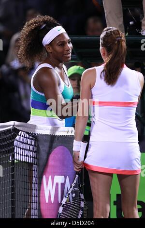 Miami, Florida, USA. 28th March 2013. Serena Williams of USA shakes hands with Agnieszka Radwanska of Poland after winning their semi final match at the Sony Open at Crandon Park Tennis Center on March 24, 2013 in Key Biscayne, Florida. (Credit Image: Credit:  Joe Scarnici/ZUMAPRESS.com/Alamy Live News) Stock Photo